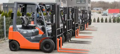 Używanr wózki widłowe Toyota na płacu