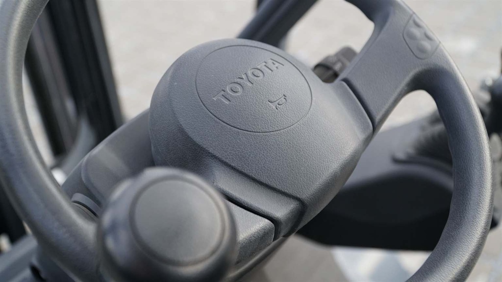 Wózek widłowy używany Toyota 8FGL25 (24)