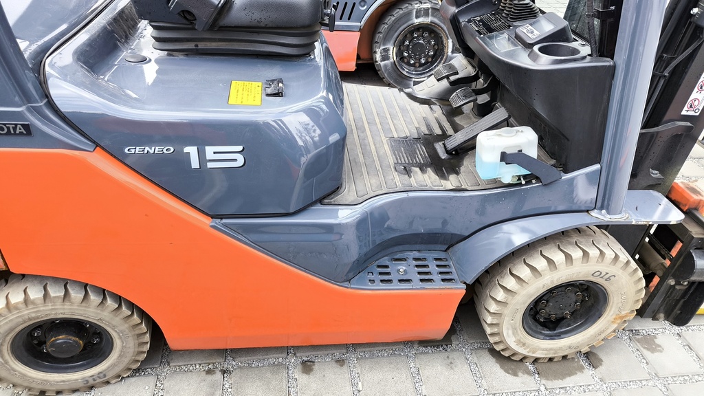 Wózek widłowy używany Toyota 02-8FG15 #1204