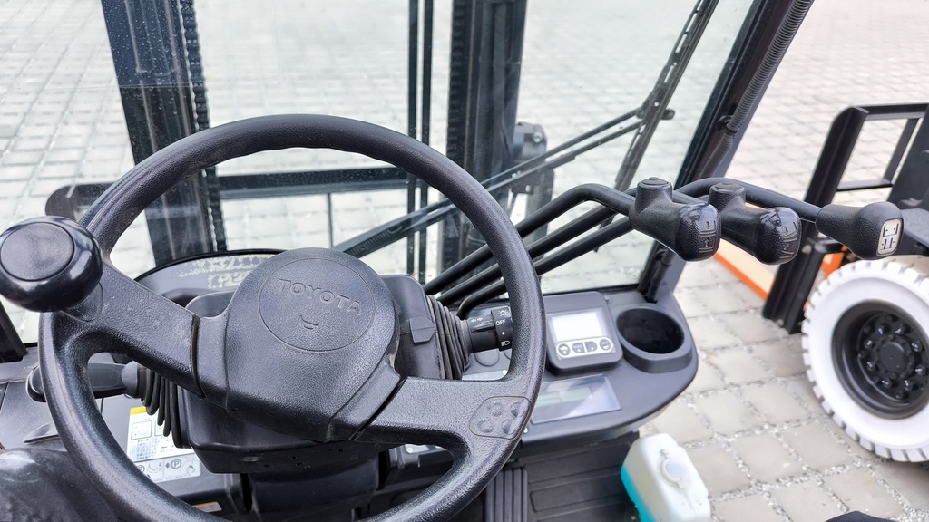 Wózek widłowy używany Toyota 02-8FG15 #1204