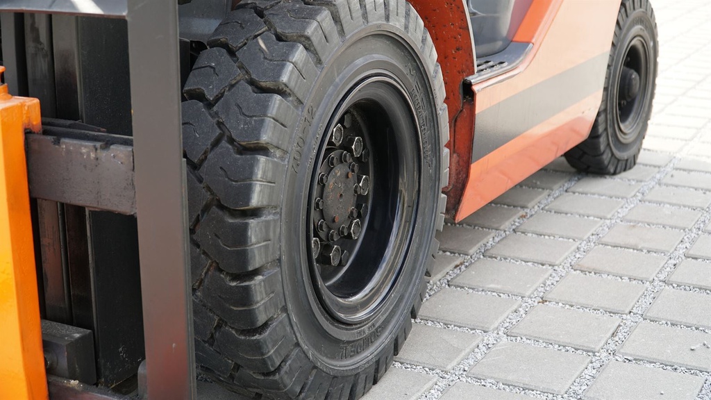 Wózek widłowy używany Toyota 02-8FGL25