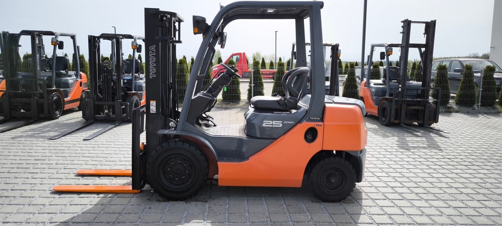 Wózek widłowy używany Toyota 02-8FG25