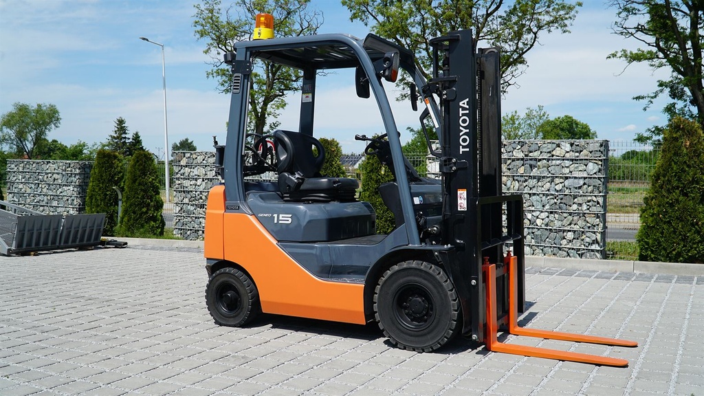 Wózek widłowy używany Toyota 02-8FG15