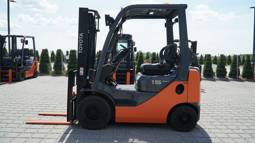 Wózek widłowy używany Toyota 02-8FG15