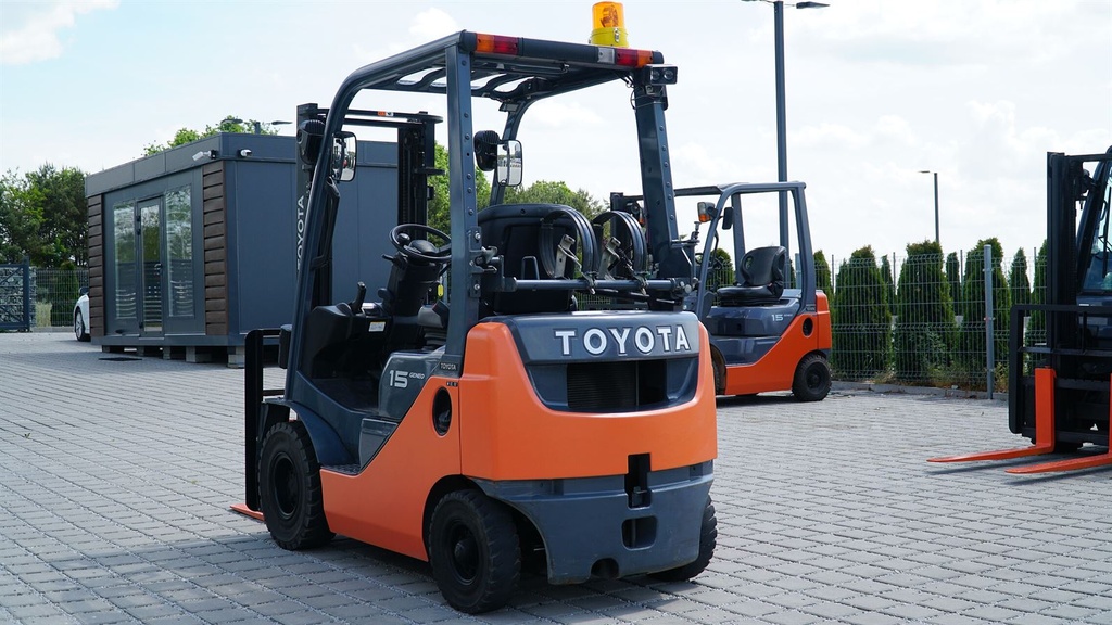 Wózek widłowy używany Toyota 02-8FG15