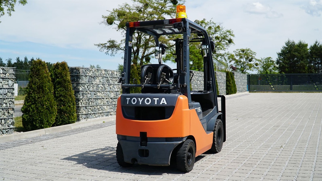 Wózek widłowy używany Toyota 02-8FG15