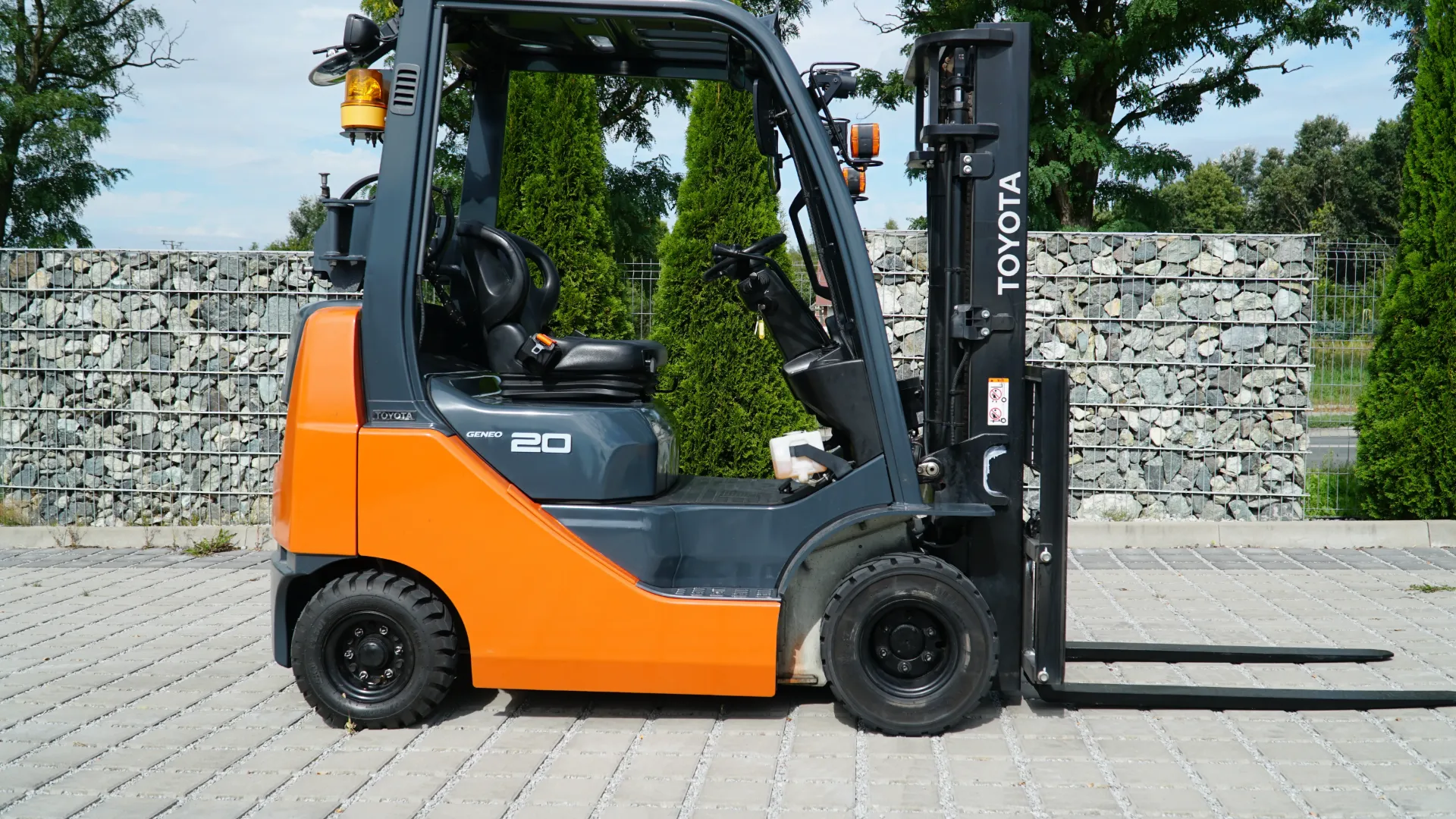 [1203] Погрузчик вилочный б/у Toyota 02-8FKG20 /#1203/ (Стандарт)