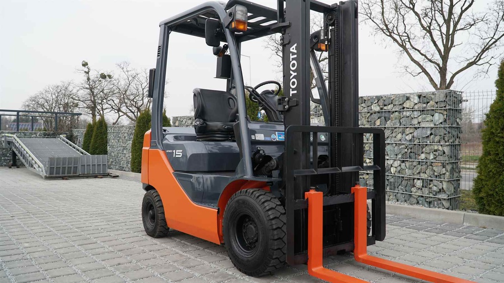 Wózek Widłowy używany Toyota 02-8FGL15 /#267/