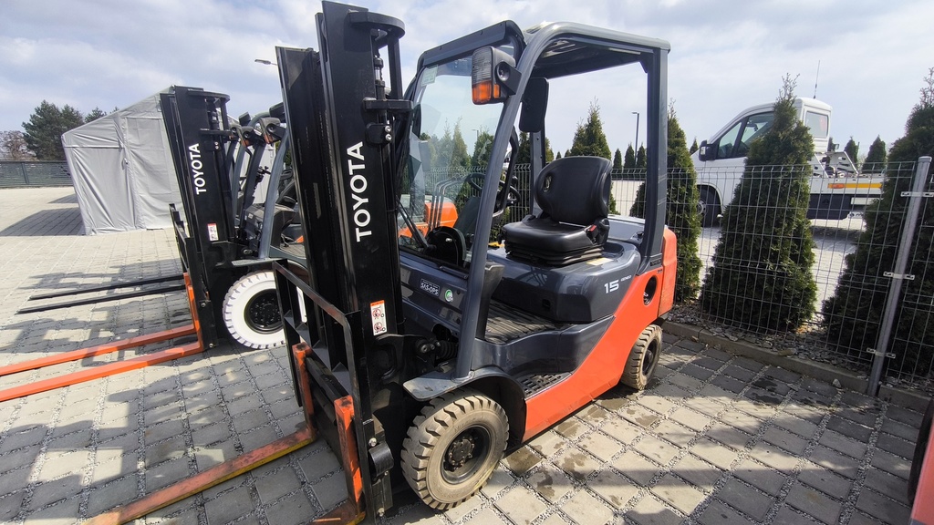 Wózek widłowy używany Toyota 02-8FG15 #