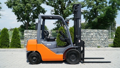 Wózek Widłowy Używany Toyota 8FGL25 /#32/