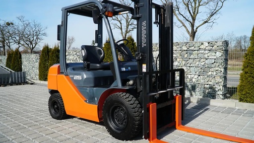 Wózek Widłowy Używany Toyota  02-8FGL25 /#494/